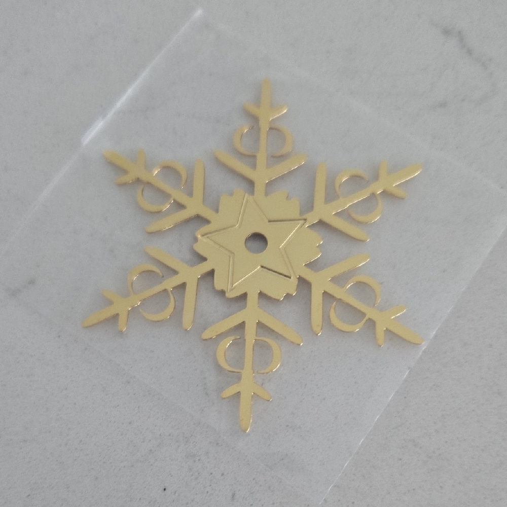 New wrapped DIOR Christmas snowflake star VIP beauty ..gold tone Star CD Logo